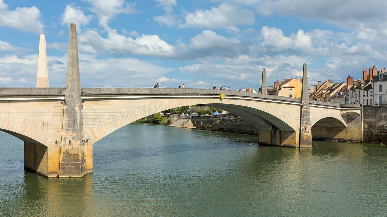Le pont Saint-Laurent sur la Saône, à Chalon-sur-Saône